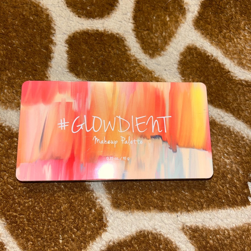 Touch In SOL Pretty Filter Glowdient Makeup Palette